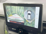 【パノラミックビューモニター】専用のカメラにより、上から見下ろしたような視点で360度クルマの周囲を確認することができます☆死角部分も確認しやすく、狭い場所での切り返しや駐車もスムーズに行えます。