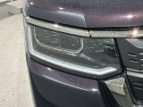 LEDヘッドライトは、点灯の瞬間から最大光量を発揮し、突然暗くなるトンネルなどでの安定感を高めます。