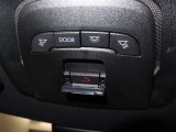 エアバッグ展開時には自動でオペレーターに通報してくれる「ヘルプネット」対応。手動でも通報を行うことができます。(T-connectの利用契約が必要です。詳しくはスタッフまでお尋ねください)