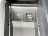 【充電用USB端子】充電用USB端子付き。スマートフォンなどの充電に便利です。