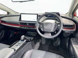 運転席まわりです。 各操作スイッチは使いやすい位置に配置されてます。