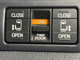 【両側パワースライドドア】スマートキーや運転席のスイッチで後席両側スライドドアの開閉が可能♪電動だから力を入れてドアを開ける必要が無く、小さなお子様でも簡単に開け閉めでき快適です♪