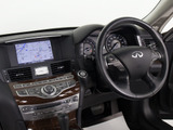 ★使いやすさや安全性を追求したステアリング周り!高級車ゆえにスイッチ類が多いのも特徴ですね!考え尽くされた配置ですぐに使いこなす事が出来ますのでご安心下さい!是非、体感してみて下さい!!