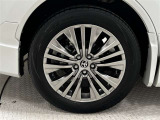 タイヤサイズは225/55R19!残り溝は5ミリ程度です!純正アルミホイール!