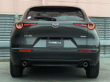 CX-30のエクステリアデザインは、明確なラインを使わず、面の動きのみで表現。アートとしての美しさと生命感を感じさせるデザインを創生しています