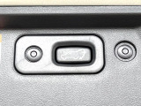 【パワーバックドア】スマートキーや運転席のボタンを押すだけでリアゲートが自動で開閉します!荷物を持っている時や、高い位置にあるバックドアを閉める際に便利な機能です♪