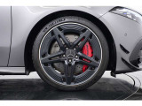 Mercedes-AMG専用19インチAMG5ツインスポークアルミホイールがマットブラックペイントホイールにスペシャルオーダーされております。