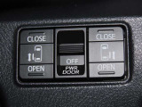 スマートキーや運転席のスイッチで後席両側スライドドアの開閉が可能♪電動だから力を入れてドアを開ける必要が無く、小さなお子様でも簡単に開け閉めでき快適です♪