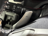 【パドルシフト(AT車)】MT車と同じように好きなギアで走ることができます!ステアリングから手を離さずに指先だけでシフト操作ができ、よりスポーティな走りをお楽しみいただけます。
