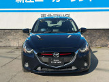 つぶらな瞳のヘッドライトは、見つめるだけで心が弾みます。Round headlights look like cute eyes and make you happy.