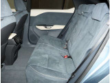 BEV専用スエードシート。高級感ある内装で運転をより快適にします。