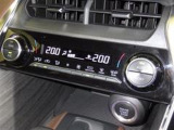 運転席・助手席・独立型オートエアコン。運転手とパートナー別々の温度設定が出来快適なドライブが楽しめます!!