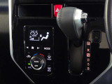 車内を快適に、オートエアコンを装備しています。