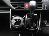 運転席と助手席、それぞれの体感温度の違いに合わせて温度設定が出来る、左右独立温度コントロールフルオートエアコンです。センサーが感知して、温度、風量を自動的にコントロールし、快適な空間にしてくれます。