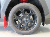 純正のアルミホイール装着車です。タイヤサイズは225/60R18です。