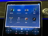 新しくなったセンターコンソールはスマートフォンを操作するような感覚でナビから車両の設定までが可能です。