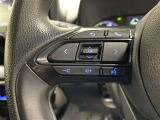 【ステアリングスイッチ】ハンドルから手を離すことなく操作することが可能です。