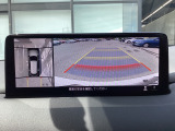 狭い場所での駐車やすれ違いなどでより的確な運転操作に役立つ360&deg;ビューモニターが装備されています。