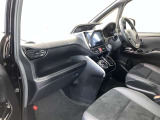 見通しのよいすっきりとした視界で、誰でも運転しやすいです。運転のしやすさは疲れにくさにも繋がりますよ♪