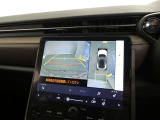 パノラミックビューモニター付きです。車両を上から見たような映像を画面に表示。運転席からの目視だけでは見にくい、車両周辺の状況をリアルタイムでしっかり確認できます。