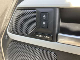 【MERIDIANサウンドシステム】精密なデジタル技術を用いて、車内で臨場感あふれるオーディオ体験を提供します。澄み渡った高音から迫力ある重低音まで鮮やかに再生します。