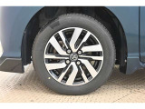 純正なので車に似合うデザインになっていますね。スタッドレスタイヤもご相談下さい。