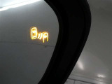 【ブラインドスポットモニター】車両左右後方からの接近車両を検知してドアミラー部のランプでお知らせします。