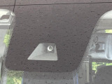 【三菱e-Assist】走行中に前方の車両等を認識し、衝突しそうな時は警報とブレーキで衝突回避と被害軽減をアシスト。より安全にドライブをお楽しみいただけます。
