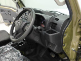 納車の前にはエンジンオイル、オイルエレメント、エアクリーナー、クーラント、バッテリー、ワイパーゴムのチェックまたは交換を行います!