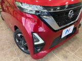 【LEDヘッドライト】悪天候や夜間走行時も良好な視界を確保し安心して運転できる高輝度LEDヘッドライトを装備!点灯速度が早く、消費電力も抑えられています。