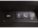 ★使いやすさや安全性を追求したステアリング周り!高級車ゆえにスイッチ類が多いのも特徴ですね!考え尽くされた配置ですぐに使いこなす事が出来ますのでご安心下さい!是非、体感してみて下さい!!