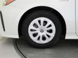 機敏さを引き立てる純正アルミ 195/65 R15