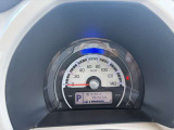 視認性に優れた表示が、必要な情報を瞬時に伝えます。Excellent visibility displays convey information instantly.