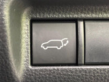 【パワーバックドア】スマートキーや運転席のボタンを押すだけでリアゲートが自動で開閉します!荷物を持っている時や、高い位置にあるバックドアを閉める際に便利な機能です♪