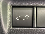 【パワーバックドア】スマートキーや運転席のボタンを押すだけでリアゲートが自動で開閉します!荷物を持っている時や、高い位置にあるバックドアを閉める際に便利な機能です♪
