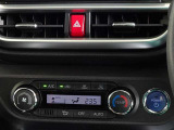 車内を快適に、オートエアコンを装備しています。