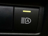 【オートマチックハイビームヘッドライト】ハイビーム走行時に対向車や前走車をカメラで認識して自動的にロービームにする機能が装備されています。※道路環境などによっては作動しない場合があります。