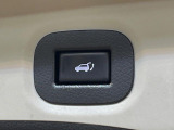 【パワーバックドア】スマートキーや運転席のボタンを押すだけでリアゲートが自動で開閉します!荷物を持っている時や、高い位置にあるバックドアを閉める際に便利な機能です♪