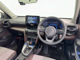 運転席まわりです。 各操作スイッチは使いやすい位置に配置されてます。