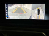 【全方位型モニター】クルマを上空から見下ろしているかのように、直感的に周囲の状況を把握できる全方位型モニター。狭い場所での駐車でも周囲が映像で確認できます。