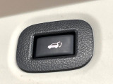 【パワーバックドア】スマートキーや運転席のボタンを押すだけでリアゲートが自動で開閉します!荷物を持っている時や、高い位置にあるバックドアを閉める際に便利な機能です♪