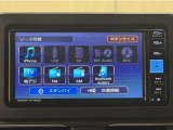 Bluetooth対応、CD/DVD再生機能付き。お好きな音楽を聴きながらのドライブは楽しいですよね〜♪