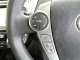 【ステアリングスイッチ】ステアリングから手を伸ばさなくても簡単にオーディオコントロールできますので、安全ですね。