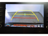 バックモニター付き。車両後方の映像が画面に表示されるので、車庫入れが苦手な人も安心です。ただし、目視確認もお忘れなくお願いいたします。