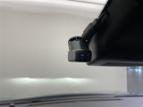 【ドライブレコーダー】映像・音声などの運転中の記録を残します。事故などを起こした起こされた時の証拠になりえますので、もしも時でも安心ですね。