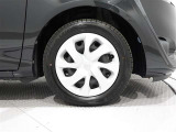 タイヤサイズは(185/60R15)でキャップ付きスチールホイールです。
