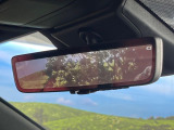 【デジタルインナーミラー】後席の大きな荷物や同乗者で後方が確認しづらい時でも安心!カメラが撮影した車両後方の映像をルームミラー内に表示。クリアな視界で状況の確認が可能です!
