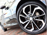 『1台』のお車に対して、3名体制で日々議論を重ね仕入れを行っております。