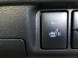 冬にうれしいシートヒーター付き。暖かいのはもちろん、エアコンの使用を抑えられるので低燃費にも貢献します!