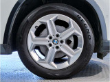 【BMWアロイホイル】軽量かつ強度に拘ったアロイホイル。走行性能ポテンシャルを引き出す設計。車の足元を引き締めてくれる大きなポイントはアロイホイルです。